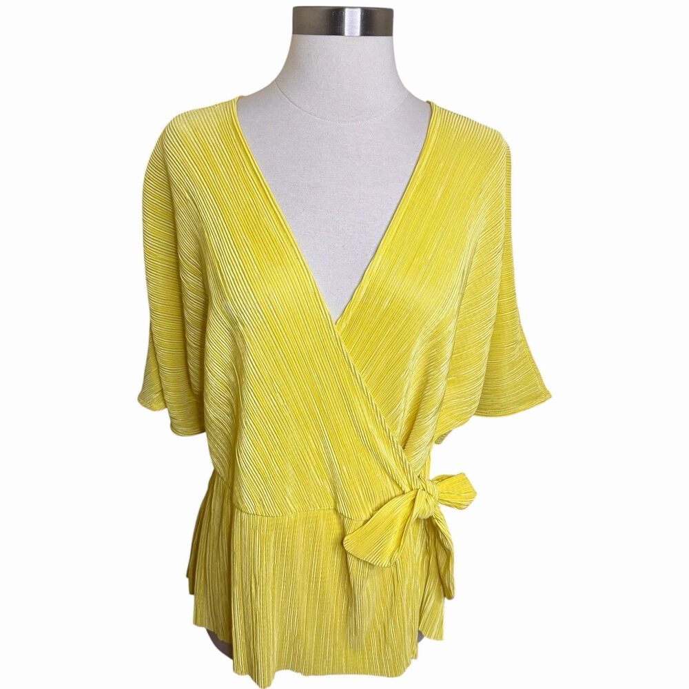 Halogen Yellow Wrap Top Womens 1 Large Micro Pleat Floral Crinkle Blouse